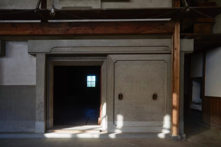 [สึบาเมะ-ซันโจ เมืองแห่งช่างฝีมือ] สะสมประสบการณ์และความเชื่อมโยงที่เกิดจากโกดัง และเผยแพร่เสน่ห์ของการผลิตไปทั่วโลก