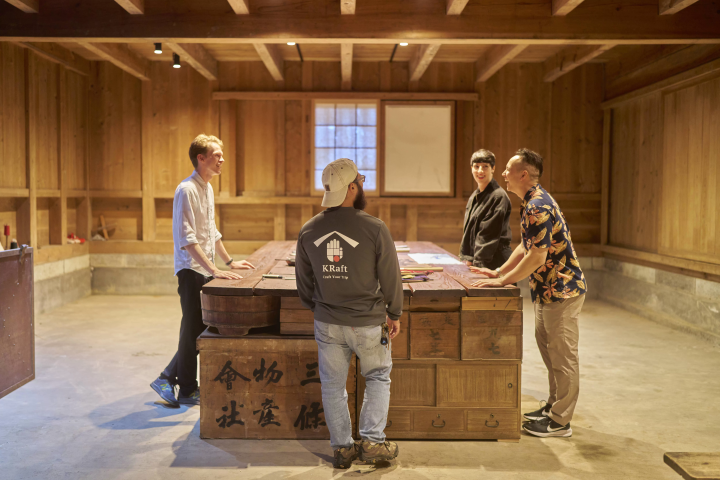 [สึบาเมะ-ซันโจ เมืองแห่งช่างฝีมือ] สะสมประสบการณ์และความเชื่อมโยงที่เกิดจากโกดัง และเผยแพร่เสน่ห์ของการผลิตไปทั่วโลก