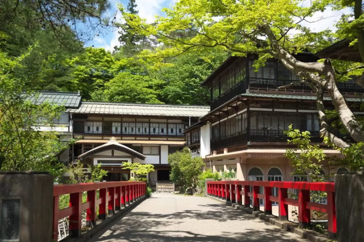 Japanese Ryokan Guide: Room Rates, Manners, And Suggested Lodgings