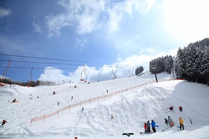 【2024-25】日帰りもできる！関西から近い人気スキー場おすすめ10選