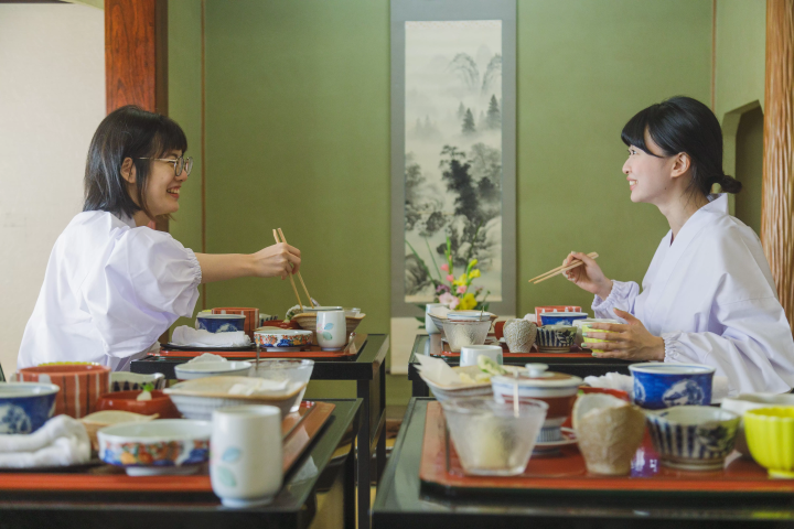 気心知れた仲間と特別な体験を味わえる特別プログラムが用意されている 