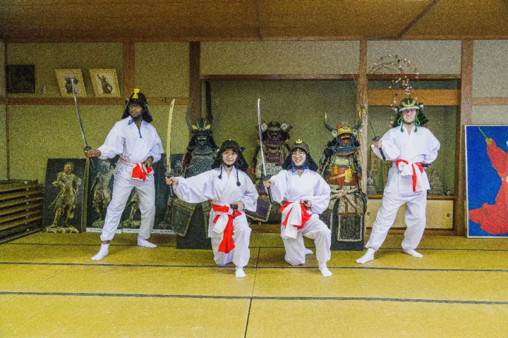 体験の最後は、甲冑を被って記念撮影も！ 