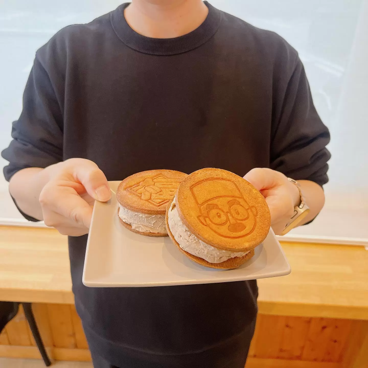 "Mochimugi ice cream sandwich" Mochimugi ice cream sandwiched between three lucky sandwiches featuring Kunio Yanagita, Kappa, or Fuku 