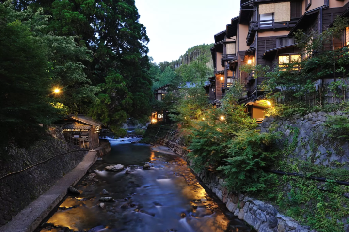 每晚1600万日元！世界上最贵的清酒酿酒厂之旅* 豪华清酒品牌SAKE HUNDRED于7月23日推出新服务，丰富私人飞机旅行。