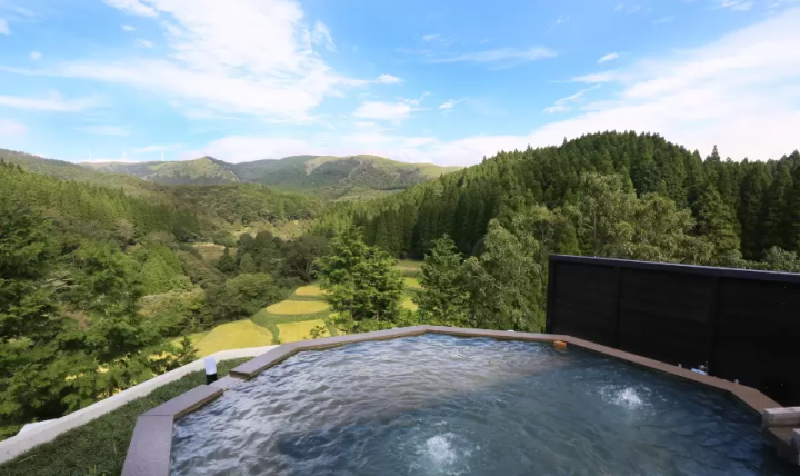 每晚1600万日元！世界上最贵的清酒酿酒厂之旅* 豪华清酒品牌SAKE HUNDRED于7月23日推出新服务，丰富私人飞机旅行。