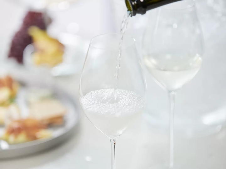 每晚1600万日元！世界上最贵的清酒酿酒厂之旅* 豪华清酒品牌SAKE HUNDRED于7月23日推出新服务，丰富私人飞机旅行。