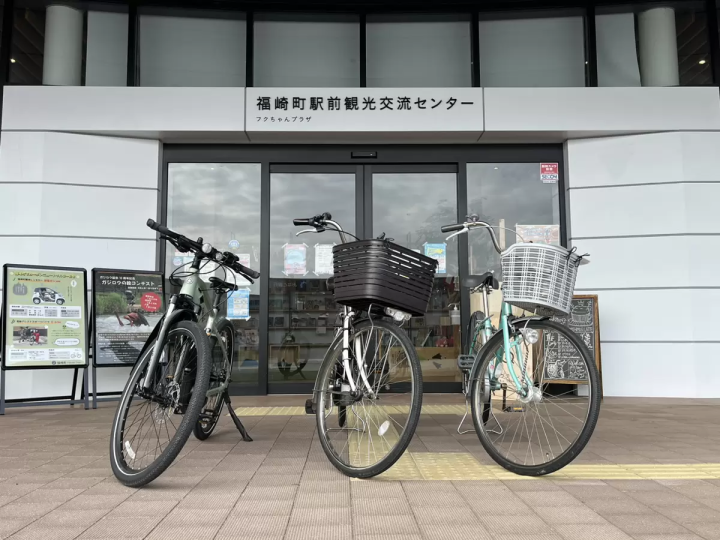 Why not rent a bicycle and go on a tour of the "Yokai Benches"?