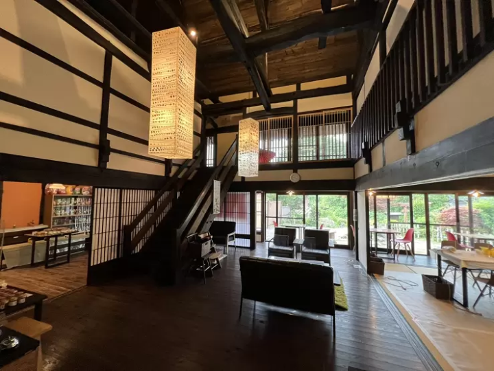 個人旅行にも団体旅行にもおすすめ「高柴デコ屋敷」