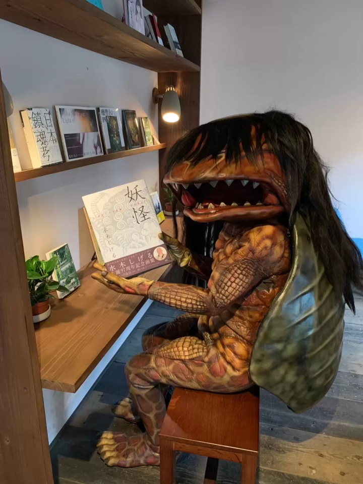 書吧內有約200本以怪物、繪本等為主題的書。 