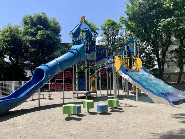 Recommended for a stroll with three generations of parents and children [Araiyakushi Park and Araiyakushi Baishoin]