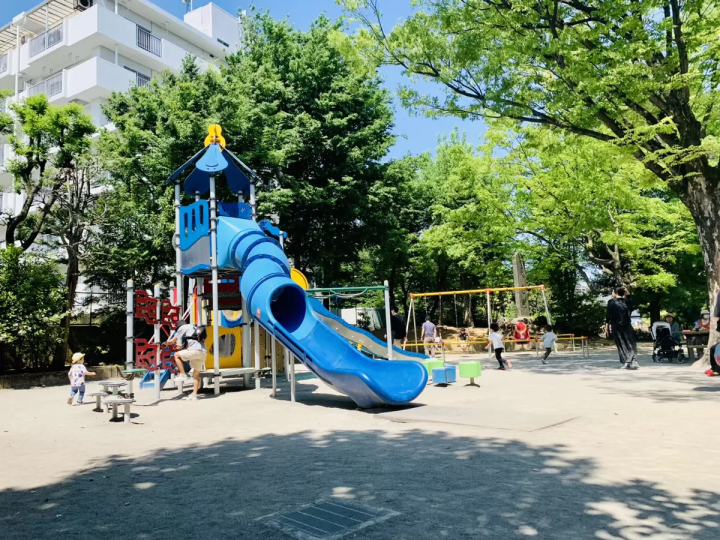 Recommended for a stroll with three generations of parents and children [Araiyakushi Park and Araiyakushi Baishoin]