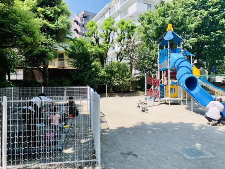 Recommended for a stroll with three generations of parents and children [Araiyakushi Park and Araiyakushi Baishoin]