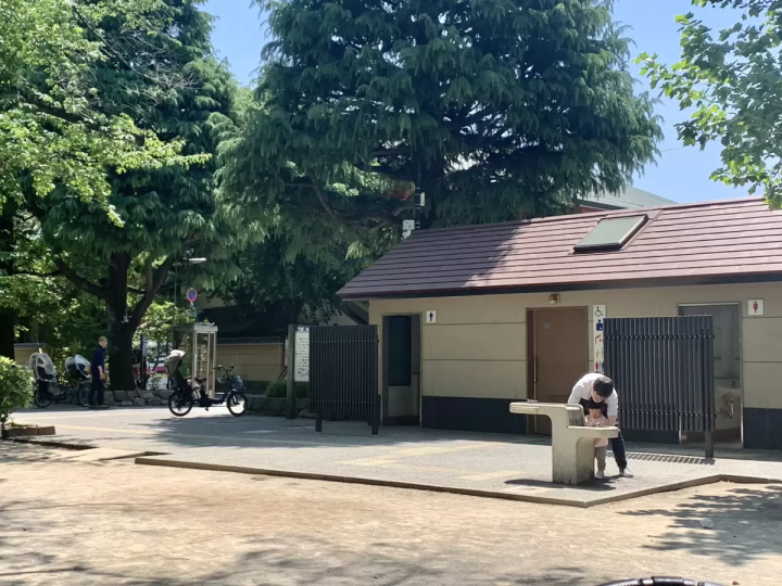 Recommended for a stroll with three generations of parents and children [Araiyakushi Park and Araiyakushi Baishoin]