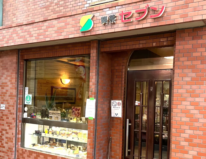 [From Eeyan ! Osaka Shopping Street] A perfect day for a stroll around the little paradises on street corners, with bread and cafes