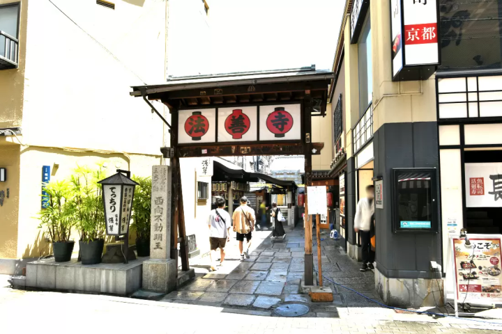 [From Eeyan ! Osaka Shopping Street] Feel like you're traveling in the Shopping Street. Enjoy the atmosphere of Minami,Osaka to your heart's content on this tour