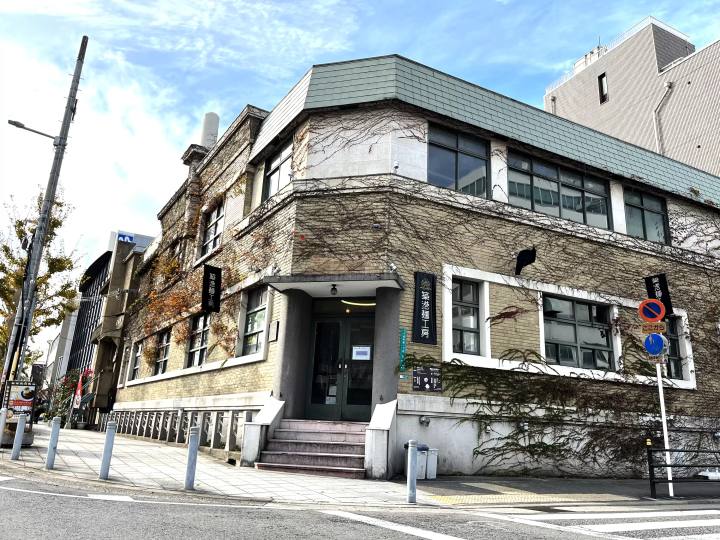 [From Eeyan ! Osaka Shopping Street]一边欣赏天空与大海的对比，一边在Shopping Street漫步。