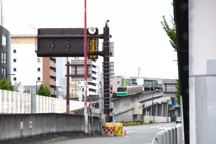 [From Eeyan ! Osaka Shopping Street]一边欣赏天空与大海的对比，一边在Shopping Street漫步。