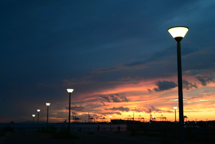 [From Eeyan ! Osaka Shopping Street]一边欣赏天空与大海的对比，一边在Shopping Street漫步。