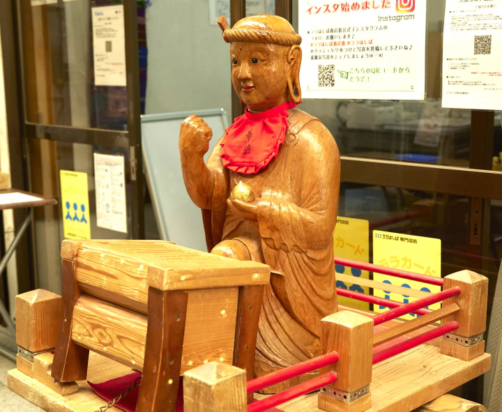 [From Eeyan ! Osaka Shopping Street]感覺像是在Shopping Street，在街上走走逛逛美食