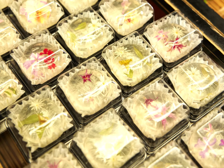 [From Eeyan ! Osaka Shopping Street]感覺像是在Shopping Street，在街上走走逛逛美食