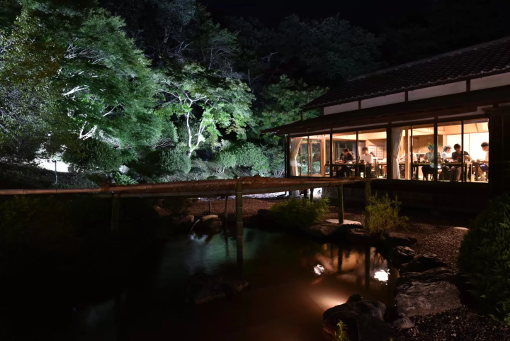 【2024年秋季】游览完毕干杯!在日式庭园中享用威士忌和鸡尾酒的“Twilight Tea Room BAR”度过特别的时光……