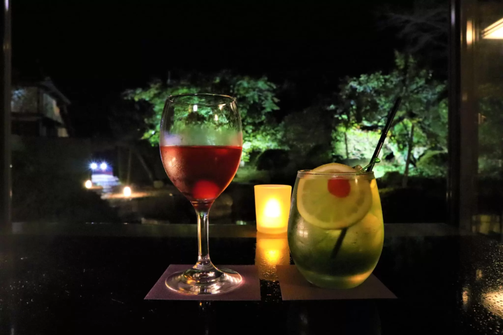 【2024年秋季】游览完毕干杯!在日式庭园中享用威士忌和鸡尾酒的“Twilight Tea Room BAR”度过特别的时光……