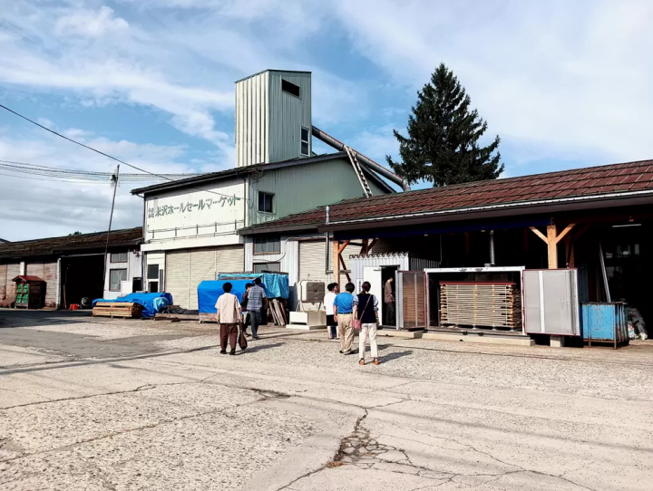 自行车：从花阁味噌酿酒厂出发约17分钟 市民巴士：“大町一丁目”巴士站乘车 → 在“细原”下车，步行约8分钟 