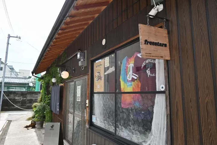 穿越到古老而美好的日本。洲本復古的小巷裡散步