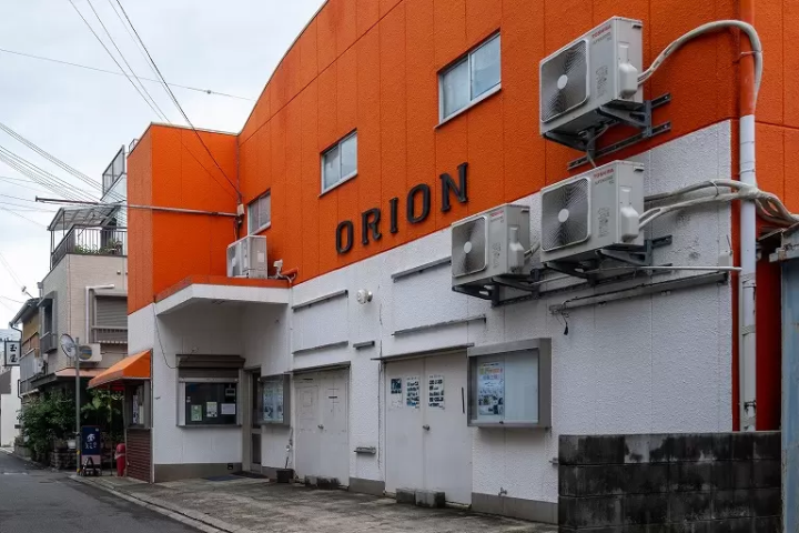 穿越到古老而美好的日本。洲本復古的小巷裡散步