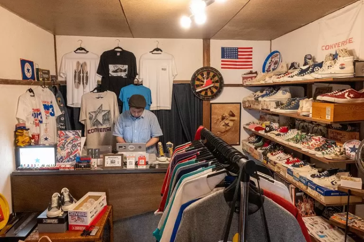 穿越到古老而美好的日本。洲本復古的小巷裡散步