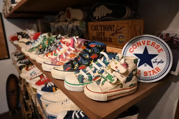 穿越到古老而美好的日本。洲本復古的小巷裡散步