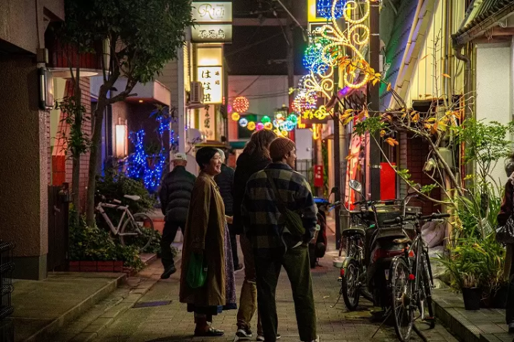 穿越到古老而美好的日本。洲本復古的小巷裡散步