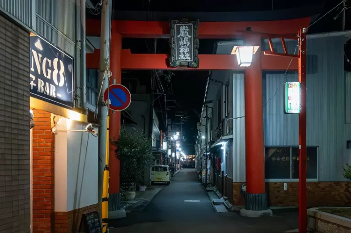 穿越到古老而美好的日本。洲本復古的小巷裡散步