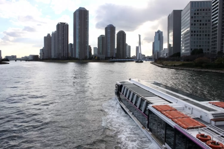 有明へ向う水上バス