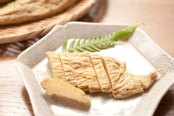 在被自然包围的出石坐禅体验