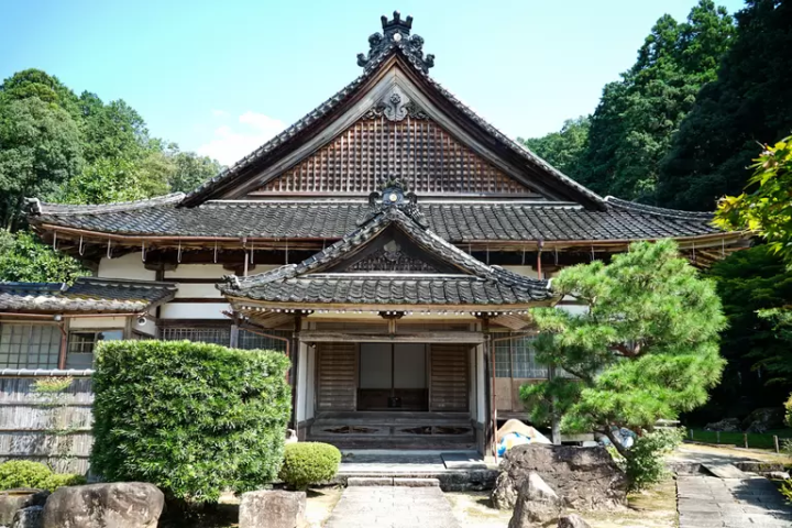 在被自然包围的出石坐禅体验