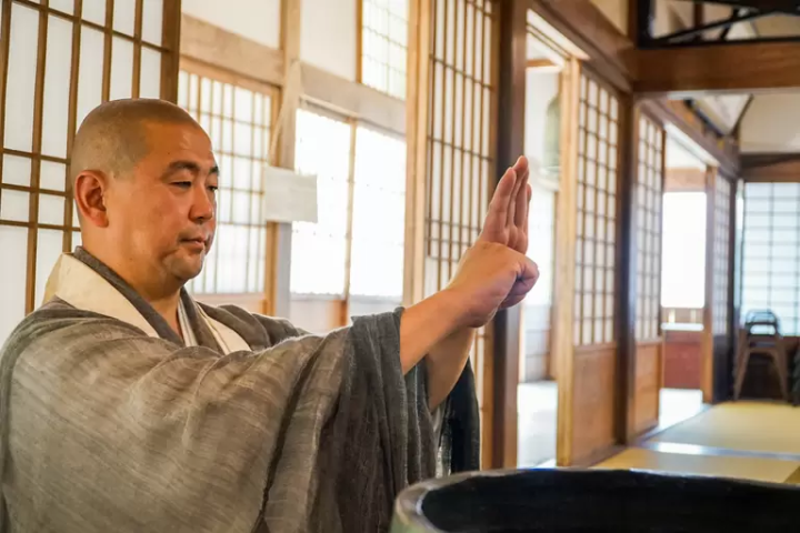 在被自然包围的出石坐禅体验