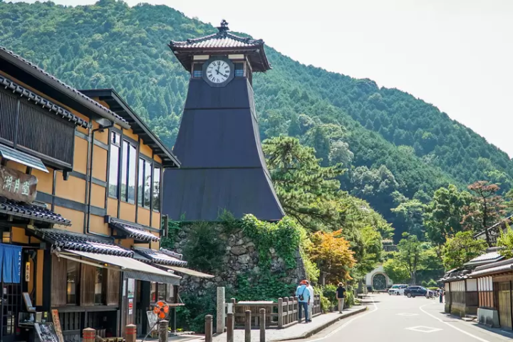 Strolling Through the Charming Town of Izushi in Rental Kimono