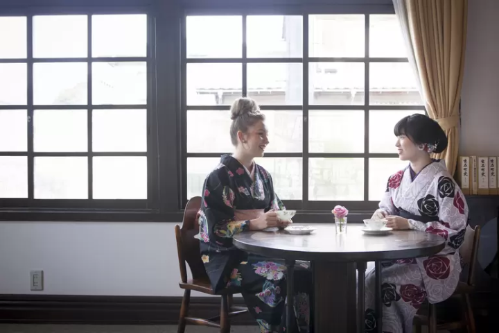 Strolling Through the Charming Town of Izushi in Rental Kimono