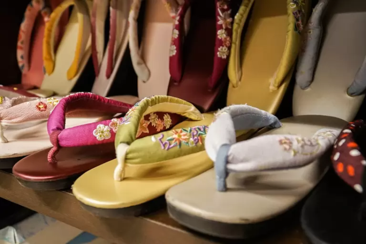 Strolling Through the Charming Town of Izushi in Rental Kimono