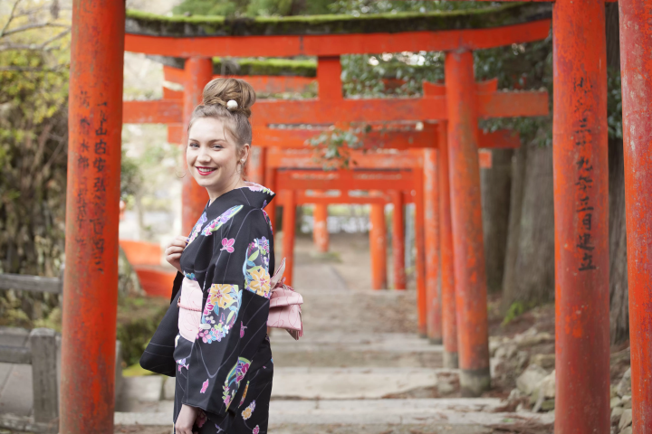 Strolling Through the Charming Town of Izushi in Rental Kimono