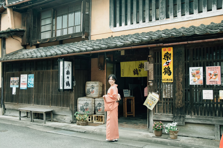 Strolling Through the Charming Town of Izushi in Rental Kimono