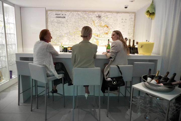 [2024] Have a special Christmas in Osaka! Hotels where you can enjoy free-flowing champagne