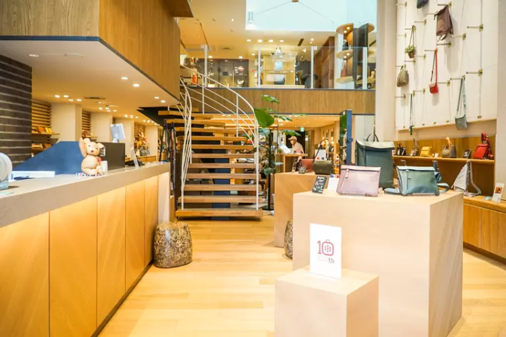 A Major Bag Production Hub: Enjoying Artisan Craftsmanship on "Kaban Street" in Toyooka