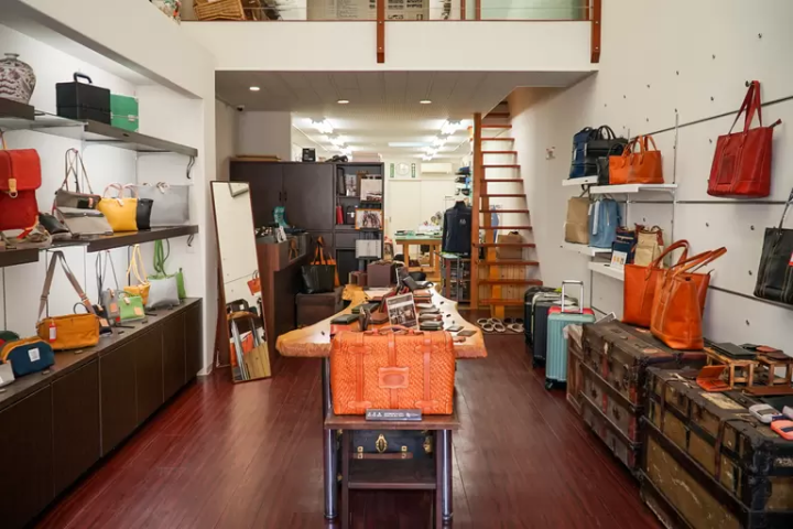 A Major Bag Production Hub: Enjoying Artisan Craftsmanship on "Kaban Street" in Toyooka