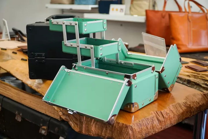 A Major Bag Production Hub: Enjoying Artisan Craftsmanship on "Kaban Street" in Toyooka