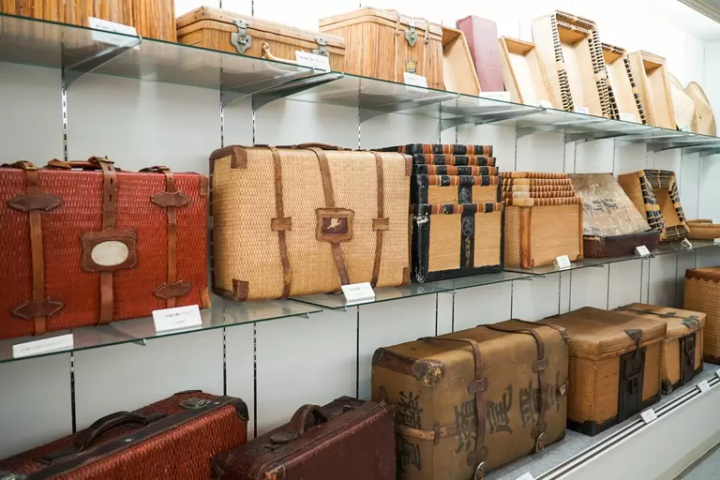 A Major Bag Production Hub: Enjoying Artisan Craftsmanship on "Kaban Street" in Toyooka