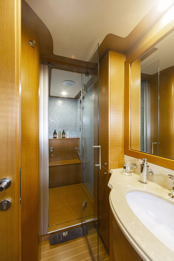 Charter a Luxury Italian Cruiser - Introducing the Ship ②