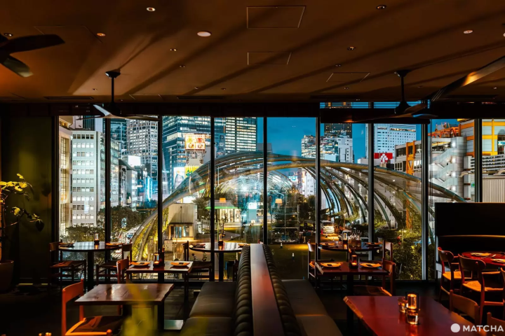 투웰브 온 더 파크 바 전면 유리창