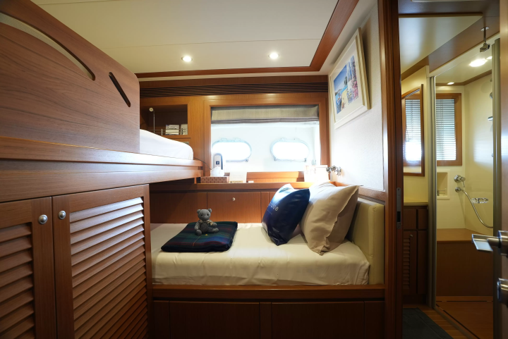 Charter a Luxury Italian Cruiser - Introducing the Ship ②